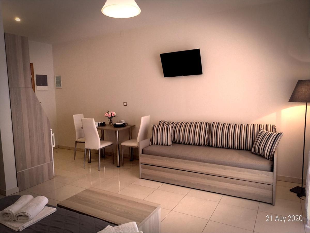 Adonis Apartments Paralía Buitenkant foto