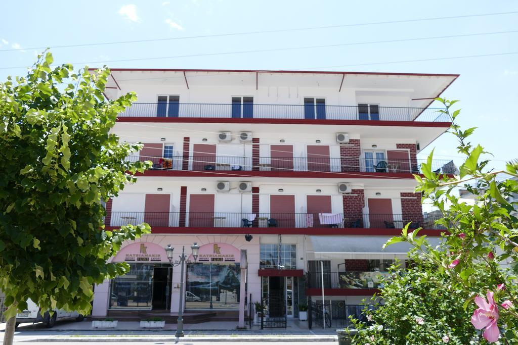 Adonis Apartments Paralía Buitenkant foto