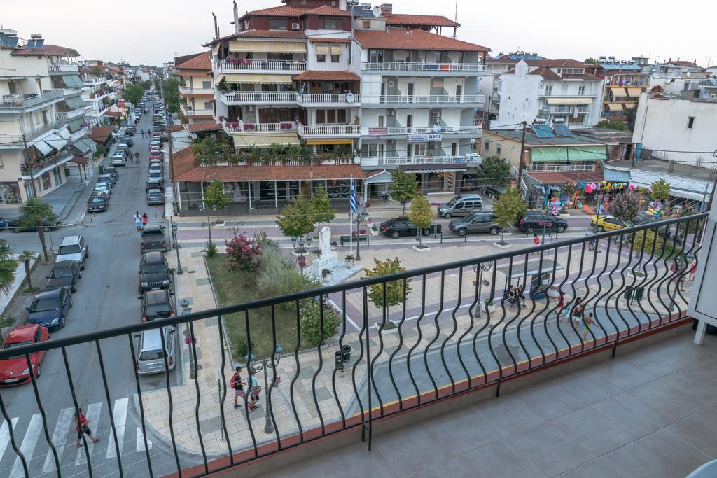 Adonis Apartments Paralía Buitenkant foto
